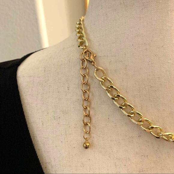 Black 3 strand chunky bead necklace. 16-18” long lobster clasp e” extension - Picture 4 of 4